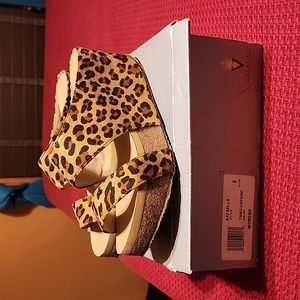 Volatiles, size 8, excellent used condition